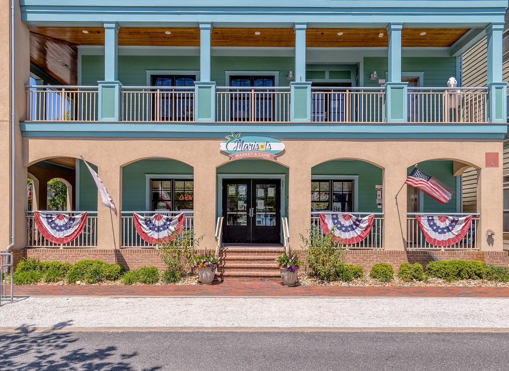 Sunset Island is a luxurious Bayfront resort. Two blocks away from